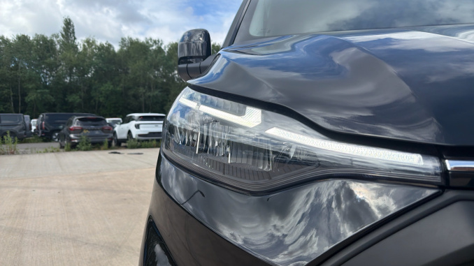 Ford Transit Custom 320 L2 Diesel Fwd 2.0 EcoBlue 136ps H1 Van Limited - Image 30